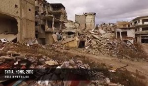 Un drone survole la ville syrienne de Homs dévastée par 5 ans de guerre