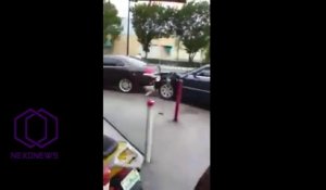 Une femme essaie de détruire la voiture de son mari qui l'a trompée avec une autre... Road rage