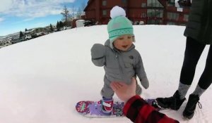 14 mois et déjà sur un snowboard !