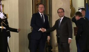 "Brexit": dernières négociations marathon, pas de percée pour Cameron à Paris