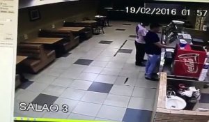 Il tente de braquer un fast-food et tombe sur un policier