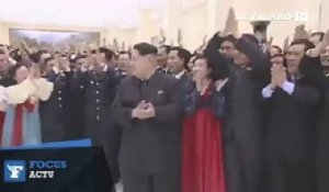 Les images délirantes de Kim Jong-Un qui félicite des scientifiques