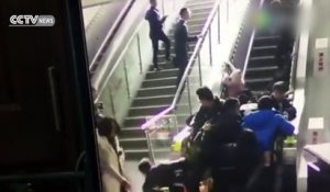 Un escalator provoque une gigantesque chute en Chine