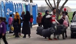 Grèce : les migrants tentent de rejoindre la frontière macédonienne, partiellement bloquée