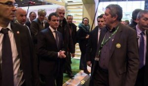 Valls au Salon de l'agriculture, échanges "rugueux"