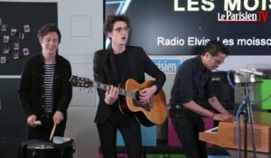 Radio Elvis chante « Les moissons » en live au Parisien