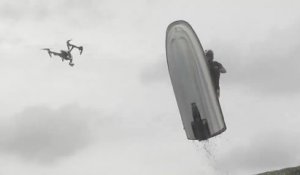 Un jet-ski s'envole et défonce un drone !