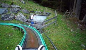 Un Roller Coaster à couper le souffle dans les montagnes en Suisse