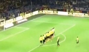 La réaction fantastique des supporters de Dortmund après le décès accidentel d'un des leurs pendant le match