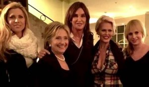 Caitlyn Jenner pose avec Hillary Clinton