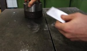 Peut-on plier une feuille de papier plus de 7 fois avec une presse hydraulique ?