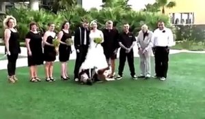 Dur de faire une photo de mariage avec un chien dissipé...