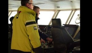 Boulogne-sur-Mer : le paquebot Balmoral entre dans le port, guidé par le pilote