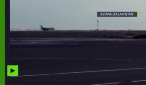 Kazakhstan : un avion atterrit sur le ventre pour cause de train d'atterrissage en panne