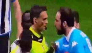 Gonzalo Higuain disjoncte après son expulsion face à l'Udinese