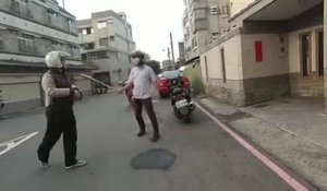 Road Rage : Quand un Taïwanais sort un bâton après un refus de priorité