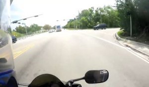 Road Rage : Un automobiliste prend en chasse un motard
