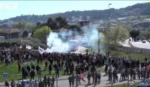 Le bus de l'OGC Nice accueilli par des fumigènes