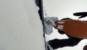 Une fille en snowboard se fait poursuivre par un ours !