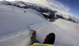 Ce skieur échappe au pire ! Après une chute, il dévale 1200m à 82 kms/h !