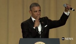 Obama se lâche pour son dernier dîner des correspondants et termine son show par un "mic drop" VOSTFR