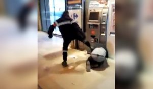 Un agent de sécurité frappe un SDF en gare d'Amiens