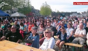 Vannes. Concours de bagadou sur l'esplanade du port