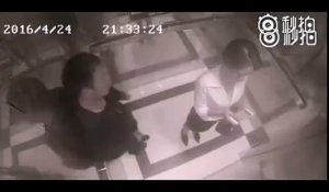 Un homme harcèle une femme, qui le met K.O. en 3 secondes