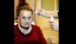 A 80 ans, elle demande un maquillage à sa petite fille et le résultat fait le tour d'Internet