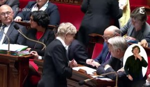 Manuel Valls en colère contre Emmanuel Macron devant les caméras à l'Assemblée