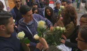 Attentats de Paris: Des jeunes de Molenbeek rendent hommage aux victimes - Le 15/05/2016 à 10h20
