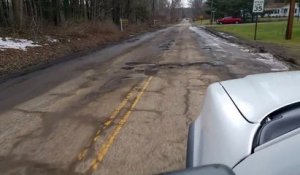 Ce conducteur filme la route détruite faute d'argent dans sa ville aux Etats-Unis