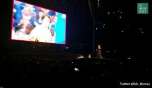 Adele interrompt son concert pour diffuser le match France-Roumanie