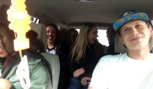 Un chauffeur Uber fait un rap en conduisant 6 filles dans sa caisse