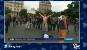 "Nu debout" : un manifestant se déshabille devant les CRS !