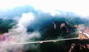 Le plus long et haut pont en verre du monde