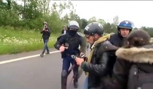 Quand les Policiers et CRS chargent les journalistes pendant une manifestation à Rennes