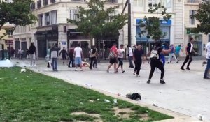 Un supporter Anglais mis KO et frappé au sol par des jeunes hooligans