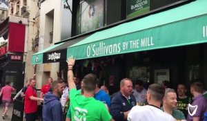 Supporters Anglais et Irlandais chantent ensemble contre les Russes à Paris - Euro 2016
