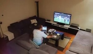 Un fan turc fait une crise de nerfs devant son écran