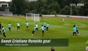 Groupe F - Ronaldo marque de derrière le but à l'entrainement