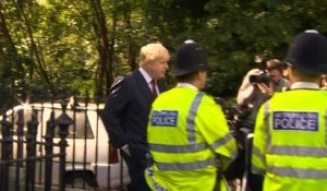 Après le Brexit, Boris Johnson hué à la sortie de son domicile