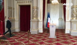 Hollande: le Brexit "'met gravement l'Europe à l'épreuve"
