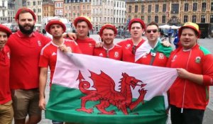 Les supporters gallois chantent à Lille avant pays de Galles-Belgique