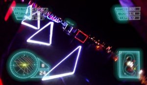 Cette course de Drone de nuit ressemble à Star Wars ou Tron
