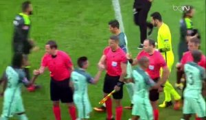 Un Ramasseur de ballon s'incruste sur la photo du portugal - Euro 2016