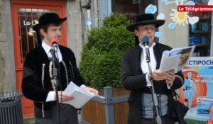 Landerneau. Bagadoù et cercles de danseurs battent le pavé