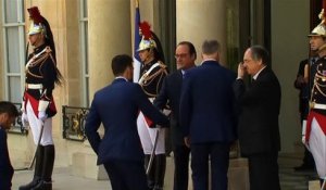 Les Bleus accueillis à l'Élysée par le président