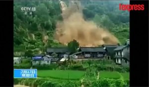 Un impressionnant glissement de terrain emporte de nombreuses maisons en Chine