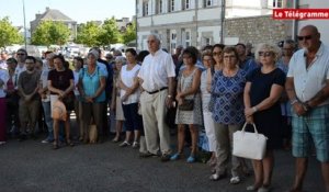 Attentat à Nice. 200 personnes se recueillent devant la mairie de Pontivy